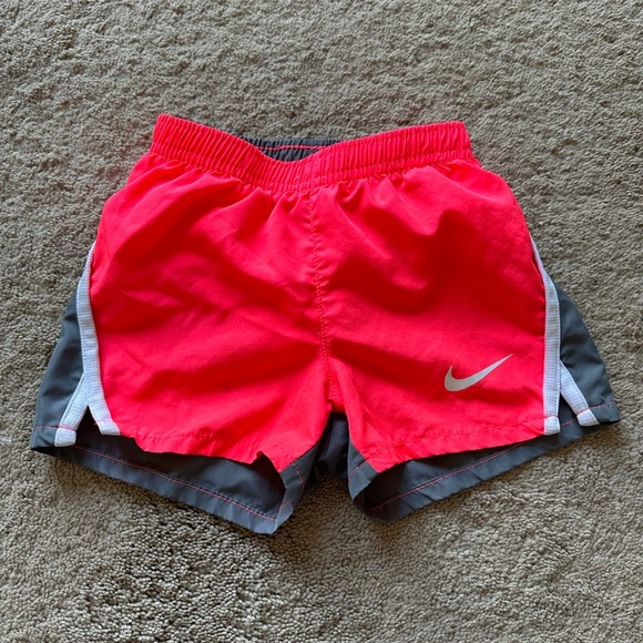 Nike girls Nike Drifit athletic shorts 2t - Picture 1 of 2